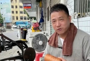 Thợ sửa giày không chân học tiếng Anh từ radio, mơ phát biểu ở Harvard