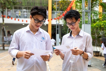 Đề thi và gợi ý đáp án môn Toán vào lớp 10 ở Hà Nội