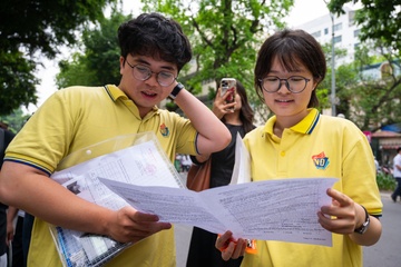 De Tieng Anh 'hay nhung kho', thi sinh co IELTS 7.5 cung hoang mang hinh anh