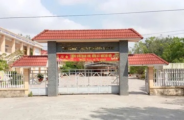 Kỷ luật giáo viên sai quy định, hiệu trưởng phải chuyển trường