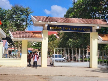Nữ sinh Đắk Lắk bất ngờ đỗ tốt nghiệp sau khi bị từ chối cho học lại