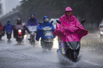 Bac Kinh don bao lon nhat trong nam, hang tram chuyen bay bi huy hinh anh