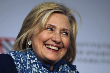 Ba Hillary Clinton cam on Nga sau khi bi dua vao danh sach trung phat hinh anh