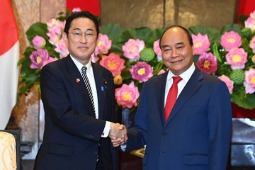 Thu tuong Nhat Ban chao xa giao Chu tich nuoc Nguyen Xuan Phuc hinh anh