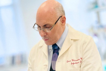 Giao su Weissman phat trien vaccine chong moi virus corona hinh anh