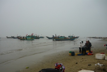 Tau cho 50 nguoi bi song danh chim o Thanh Hoa hinh anh