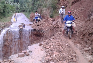 Sat lo dat o Lao Cai hinh anh