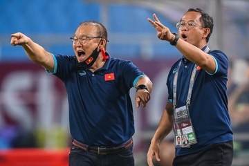 Vi sao HLV Park va Shin Tae-yong tu thay tro thanh doi thu? hinh anh