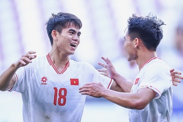 Van Khang: 'Cau thu Iraq to cao hon Viet Nam' hinh anh