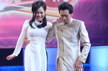Hoai Linh sung sot nhin doi guoc khung cua Viet Huong hinh anh