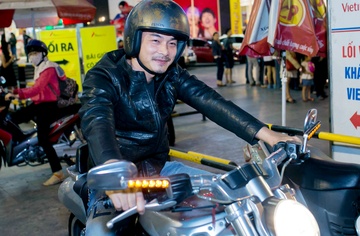 Quach Ngoc Ngoan vui ve xem phim sau tranh chap voi vo cu hinh anh