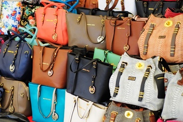 Phat hien container hang Chanel, Hermes ‘nhai’ o cang Cat Lai hinh anh