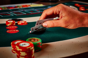 Choi Poker co hop phap tai Viet Nam? hinh anh