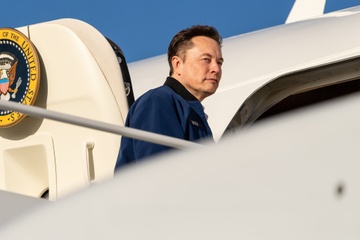 Cai gia phai tra cua Elon Musk khi vao Nha Trang hinh anh
