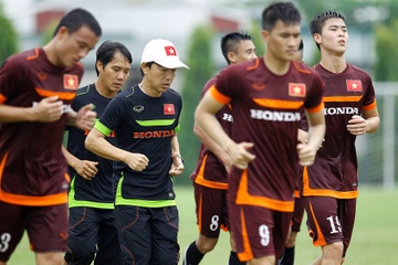 DT Viet Nam chia doi vi HLV Miura hinh anh