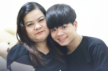 Quan quan Quang Anh: 'Em buon vi khong kiem tien giup me' hinh anh