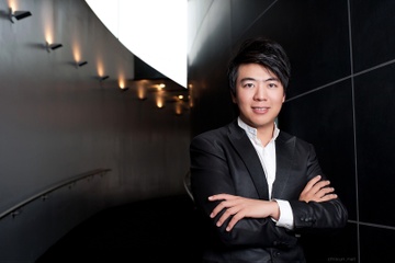 'Than dong piano' Lang Lang den Ha Noi khen con gai Viet Nam dep hinh anh
