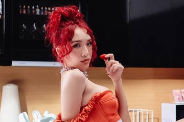 MV cua Emily: Van de co nam o nhac 18+ va hinh anh goi duc? hinh anh