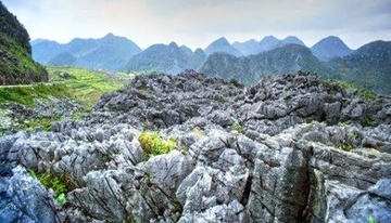 Bai da Mat trang tren cao nguyen da Ha Giang hinh anh