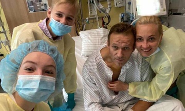Ong Navalny dang anh tu benh vien hinh anh