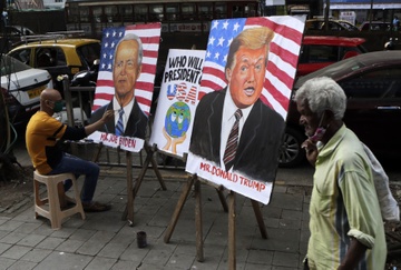 Hon 1 ty USD do vao thi truong ca cuoc cuoc dua Trump - Biden hinh anh