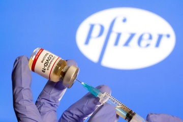 Mui 3 vaccine Pfizer giup bao ve hieu qua truoc bien chung Omicron hinh anh