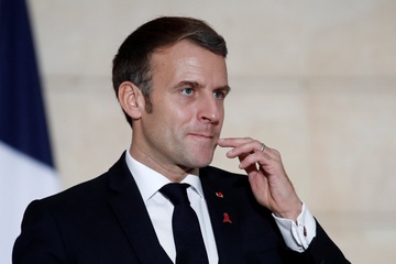 Tong thong Macron bi chi trich vi moi thai tu Saudi an toi hinh anh