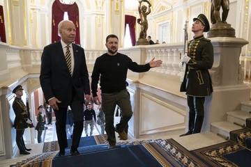 Chuyen di bi mat cua ong Biden toi Ukraine hinh anh