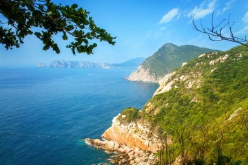 Vinh Nha Trang nhin tu hai dang Hon Lon hinh anh