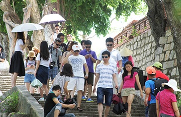 De nguoi TQ thao tung du lich, So Du lich Khanh Hoa xin loi hinh anh