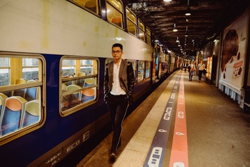 Pham Hong Phuoc bi thoi tiet 'tan do' o Paris hinh anh