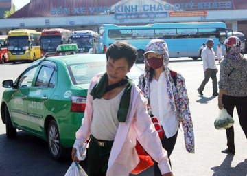 Chu tich tinh Nghe An ra cong dien cam 'chat chem' thi sinh hinh anh