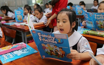 Bong nhien thay sach giua chung hinh anh