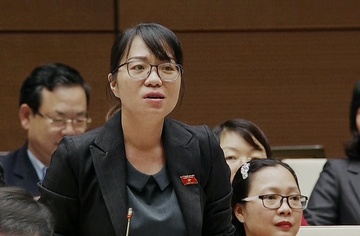 Vu dieu giao vien tiep khach: Bo truong co dau long khong? hinh anh