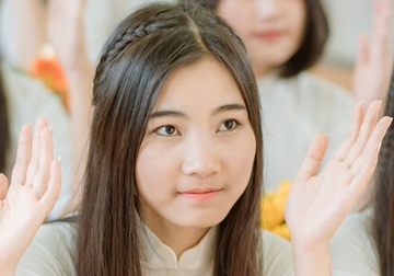 Sinh vien ngheo chat vat voi com ao va hoc phi hinh anh