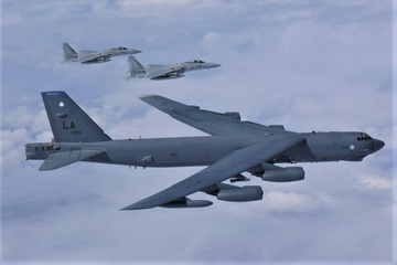 'Phao dai bay' B-52 cua My bay qua Bien Dong hai lan trong 10 ngay hinh anh