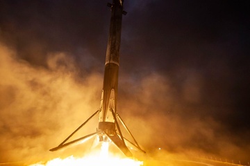 SpaceX phong 'sieu ten lua' dua dong loat 24 ve tinh vao vu tru hinh anh
