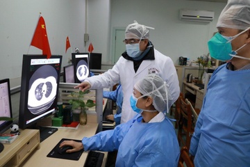 Trung Quoc bo sung trieu chung nguoi nhiem virus corona hinh anh