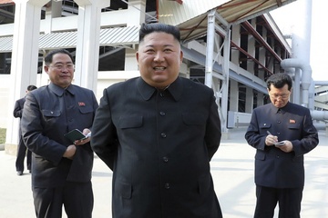 Doan tau va oto cua ong Kim Jong Un tai xuat o khu vuc Binh Nhuong hinh anh