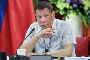 Ong Duterte de cap phan quyet Bien Dong gay bat ngo lan hoai nghi hinh anh