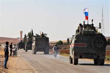 No bom xe gan can cu quan su Nga o Syria hinh anh