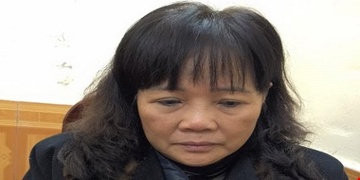 Canh sat lat chan bat nu giam doc tron truy na hinh anh