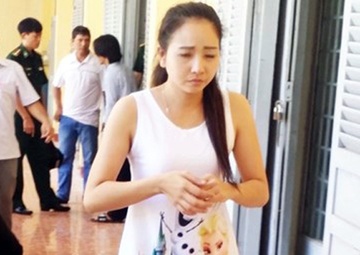 Thieu nu 9X bi bat vi buon ma tuy hinh anh