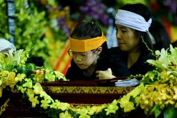 Lanh dao, nguoi than tien dua cu Hoang Thi Minh Ho hinh anh
