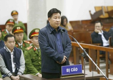Hai cuu thu truong cong an va Vu 'nhom' hau toa hinh anh