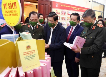 Khong gian mang la vung lanh tho dac biet gan voi chu quyen quoc gia hinh anh