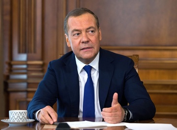 Cựu TT Nga Medvedev: Ông Trump 'sai lầm' khi áp thuế với Trung Quốc