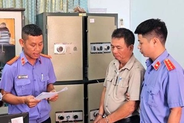 Bắt một cán bộ Chi cục Thi hành án dân sự