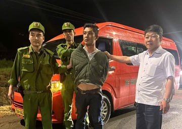 Canh sat 113 bat nong doi tuong trom oto luc nua dem hinh anh