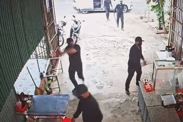 7 doi tuong mac do den xong vao dap pha quan pho o Dak Lak hinh anh